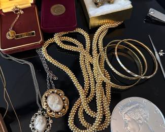 Lots of beautiful unique jewelry pieces