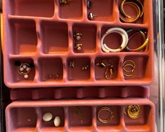 Earrings in gold and silver