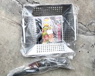 BBQ basket and brush set