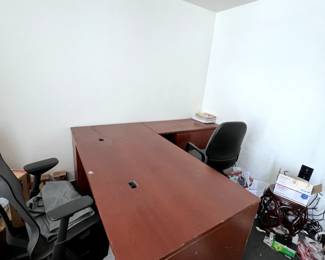 Hon office desk w/ corner piece, 6' X 7'. 6 drawers