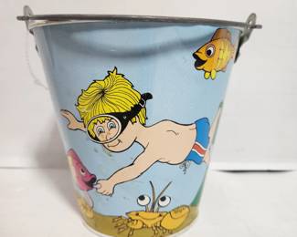 VINTAGE SUMMER PAIL