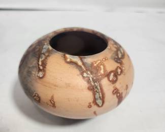 BEAUTIFYL POTTERY SIGND