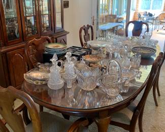 American Drew brand from the Queen Anne Cherry Grove collection. Oval table - two leaves - full glass top for protection - retails at over $2,000. Four side chairs - retail at $640 each. Two arm chairs - retail at $720 each. Holidays aren’t that far away….this is the dining set you’ve been wanting for all the family dinners!