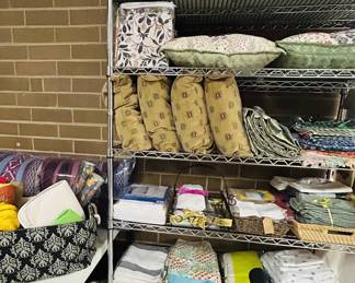 Clean, organized table and bed linens, plus lots of pillows!