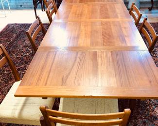 Teak extension dining table, marked AM Made in Denmark, comes with 8 Svegards Markayrd teak chairs