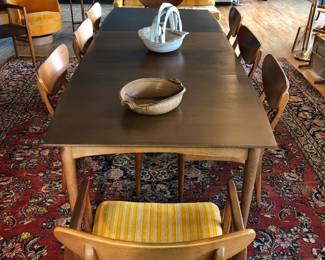 Dining room table and 8 chairs, most probably by Drexel Heritage. The chairs need tightened
