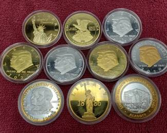 10 Large Medal Coins, incl. 4 Donald Trump all in Airtites