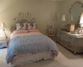 queen size bed set, dresser, vanity, table lamps jewelry drawer