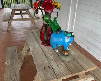 Vase with flowers and pig
Metal yard art