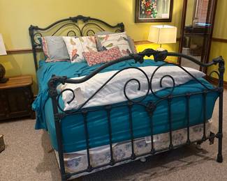 Queen iron bed
Head and footboard
Free mattress
Very heavy
