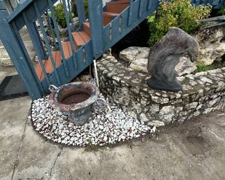 Solid iron pot
Just one