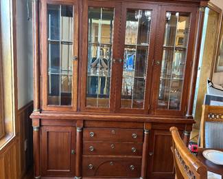 Lexington China cabinet
2 pieces and lighted
Beautiful piece