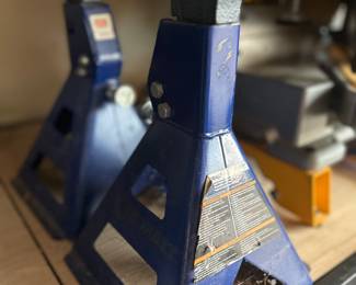 Jack stands