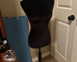 Clothes mannequin