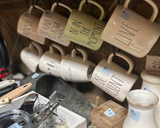 Lots of inspiring mugs
