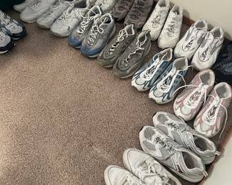 Lots of womens shoes, sizes 9-10, some new