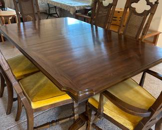 Lovely vintage dining set, no refinishing needed!