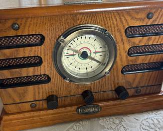 Vintage Crosley AM/FM radio, works