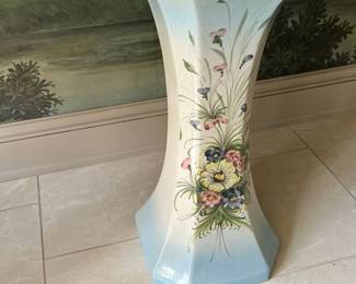 Hand painted no idea what it is used for and not marked