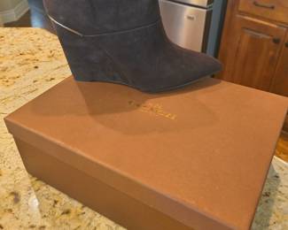 DONALD PLINER NEW BOOTS