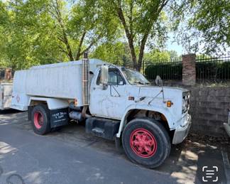 1990 GMC 700 oil tanker truck, unknown if operational, no keys available