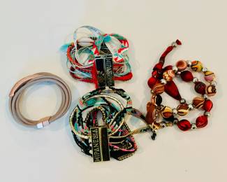 Bracelets (middle Hipanema)