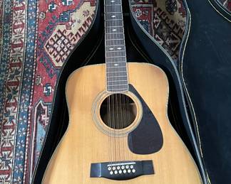 Yamaha FG-512