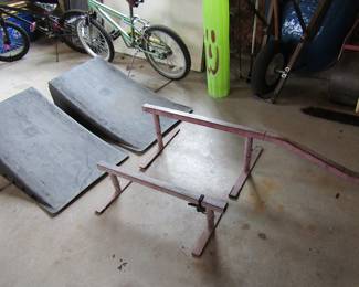 Skate ramp and grind rail