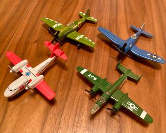 Maisto die cast planes