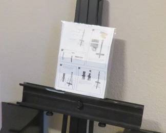 Artist's working metal easel
