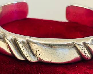 Fabulous Navajo Arts and Crafts Guild modernist style cuff !