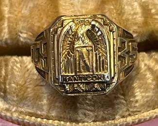 Vintage 1930s 10k school class ring Antiock.