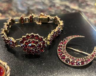Vintage garnet pieces !