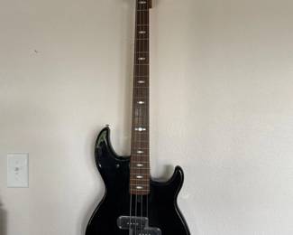 144 YamahaElectricGuitarStageStandCords