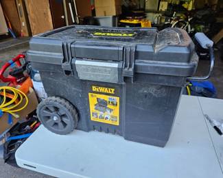 217 DeWalt15GallonRollingToolChest