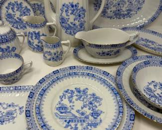 232 SeltmannWeidenChinaBlau86PieceBavarianPorcelainSet