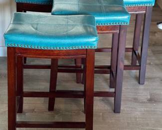 198 4LeatheretteStuddedStools