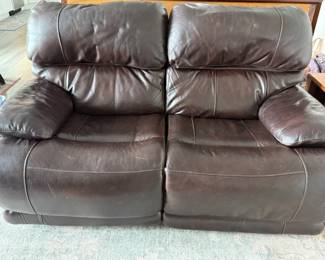 109 LeatherPowerRecliningLoveseat