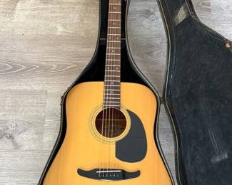 146 FenderConcordAcousticGuitarinVintageCase
