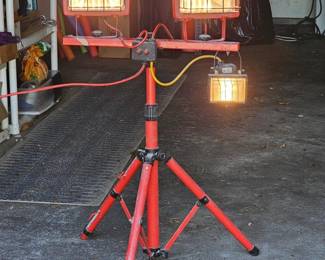 98 CommercialElectric3HeadHalogenTripodMountedWorkLight