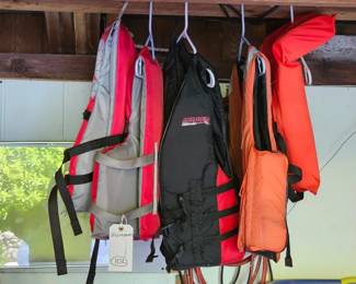 102 6FlotationDevicesLifejackets