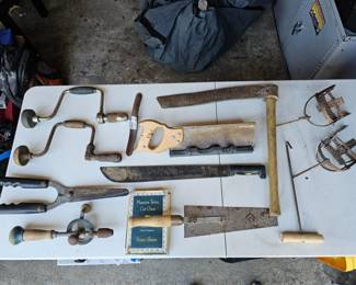 269 MiscellaneousOldToolsTraps