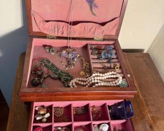 118 CostumeJewelryinEmbroideryTopWoodBox