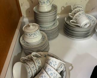 Town house Fine China, Blue Belle Dish Set