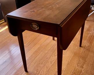 Drop leaf side table