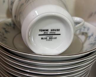 Town house Fine China, Blue Belle Dish Set