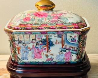 Canton Famille Rose Porcelain Covered Dish