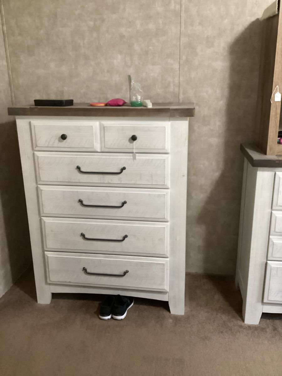 Chest of drawers