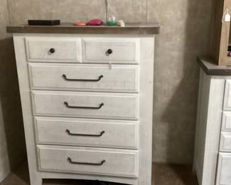 Chest of drawers