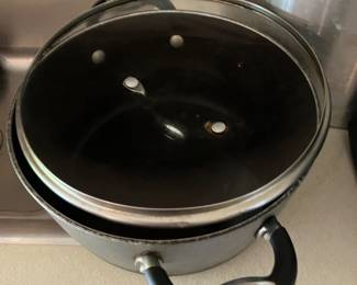 Sauce pot